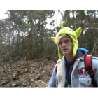 Fotograma del polémico vídeo de Logan Paul en el bosque de los suicidios de Japón.