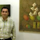 El pintor leonés Enrique Rodríguez «Guzpeña», que expone actualmente en la galería Ármaga