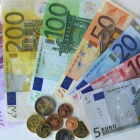 Monedas y billetes de euro de curso legal.