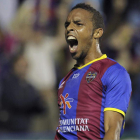 Valdo celebra el segundo gol de su equipo ante la Real.