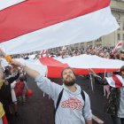 Miles de personas toman las calles en Bielorrusia para exigir a Lukashenko que se vaya . YERCHAK