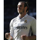 Gareth Bale celebra su segundo gol, ayer contra el Leganés en el Bernabéu. MARISCAL