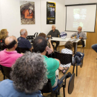 Los descubridores de la Sima de las Perlas presentaron su libro ayer en Guheko. F. OTERO PERANDONES