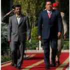 Los presidentes de Irán y Venezuela pasan revista a las tropas
