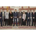 Rodríguez Zapatero posa junto a representantes de la Empresa Familiar de Castilla y León