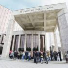 El edificio de la Junta en León acoge una concentración de repulsa por el intento de agresión sufrido por un agente medioambiental de la comarca de Boñar