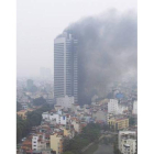 Incendio en las torres gemelas de Hanoi, en Vietnam.