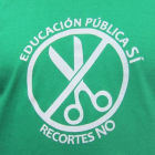 Imagen de una camiseta contra los recortes en la Educación pública. EUROPA PRESS