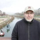 El director de cine leonés Julio Suárez, durante el rodaje