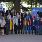 Foto de familia de los candidatos del PP a las alcaldías del Sur de León, tomada ayer en Valencia de Don Juan.