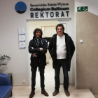 Los profesores leoneses Rodríguez y García, en Polonia. DL