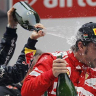 Vettel y Alonso comparten podio tras el pasado gran premio.