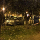 El vehículo en el que se encontraban las víctimas en el momento del tiroteo.