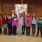 Carmen Mallo, el alcalde, Noelia Álvarez y Baza entregaron ayer los premios a los escolares.