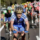 Bettini en el momento de slatar del pelotón, y tras él David Bernabéu