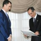 El Príncipe de Asturias, durante la reunión con Álvaro Colom