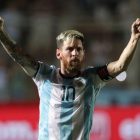 Messi celebra el gol que ha anotado frente a Colombia.