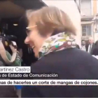 Momento en el que la secretaria de Estado de Comunicación, Carmen Martínez Castro, es pillada con la frase ¡Os jodéis!.