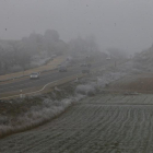 Carretera en León con niebla y cencella.