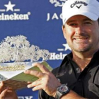 McDowell, con el trofeo de ganador en Valderrama.