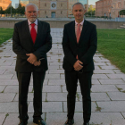 Ricardo Rivero, rector de la Universidad de Salamanca, y Macario Fernández, presidente de Latem. DL