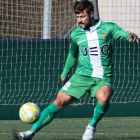 Cristian Pérez en un lance de un encuentro con la elástica del Cornellá esta temporada.