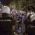 Protestas vecinales en el paso a nivel de Santiago el Mayor en Murcia contra la construcción del trazado del AVE en superficie.
