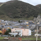 Vista de Molinaseca tomada ayer, donde los cortes de luz afectan a negocios y residentes.
