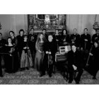 Los integrantes de la formación El Concierto Español, que dirige Emilio Moreno (en el centro con un violín), actúan esta noche en el Auditorio Ciudad de León.