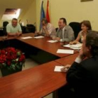 El encuentro entre la patronal y los parlamentarios tuvo lugar en la sede del Consejo del Bierzo