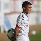 El futbolista de la Cultural Ángel Bastos volvió al equipo titular con una actuación colosal frente al Reus. JESÚS F. SALVADORES