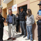 Fernando Salguero y David Fernández antes de iniciar la visita a la sede de la policía.