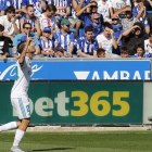 El centrocampista del Real Madrid Dani Ceballos celebra su gol marcado ante el Alavés durante el partido correspondiente a la sexta jornada de LaLiga Santander disputado en el estadio de Mendizorroza.