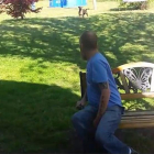 Momento de la llegada del perro al jardín donde le esperaba su dueño.