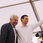 Felipe González y Pedro Sánchez, durante un mitin en Madrid el pasado 24 de junio.