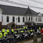 Funeral por el policía asesinado por los hermanos tres días después del atentado.