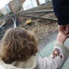 El progenitor alienador pone a sus hijos en una vía que no tiene salida.