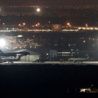 El avión de Air Canada en el momento que se dispone a aterrizar en el aeropuerto madrileño.