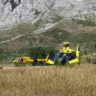 Momento en el que el helicóptero aterrizó con el montañero herido. DL