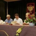 Autoridades y miembros de la Asociación Omaña Ecuestre firman el convenio de colaboración en Riello