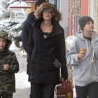 Angelina Jolie, con sus hijos Knox Leon (izquierda) Y Shiloh, en Colorado, este lunes.