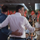 Pedro Sánchez ayer, durante un acto electoral del PSOE en Lugo. PEDRO ELISEO AGRELO TRIGO