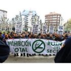 La manifestación concluyó en la Subdelegación del Gobierno, ante los efectivos policiales.