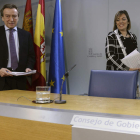 De Santiago Juárez y Milagros Marcos, tras la reunión del Consejo de Gobierno. NACHO GALLEGO