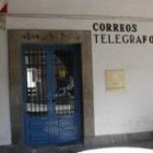 La oficina de correos de La Pola de Gordón que ha permanecido cerrada durante las fiestas