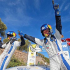 Sébastién Ogier (derecha) y su copiloto, Julien Ingrassia, tras ganar el RallyRACC.