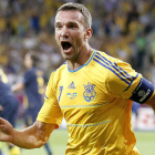 Shevchenko celebra su primer gol ante Suecia.