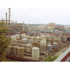 Vista parcial del área industrial de Antibióticos a las afueras de la capital de la provincia.