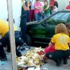 Miembros del servicio de Emergencias recogen su equipo tras fracasar el intento de reanimación