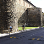 Los nuevos badenes se han instalado en Ramón y Cajal a la altura de la muralla.